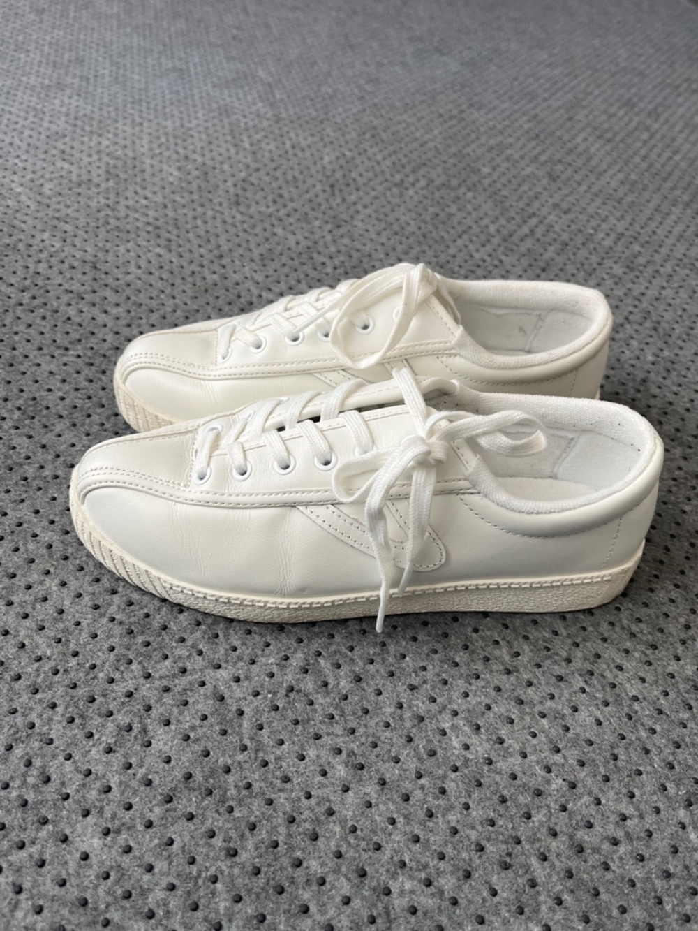 Women’s Tretorn Leather Sneakers